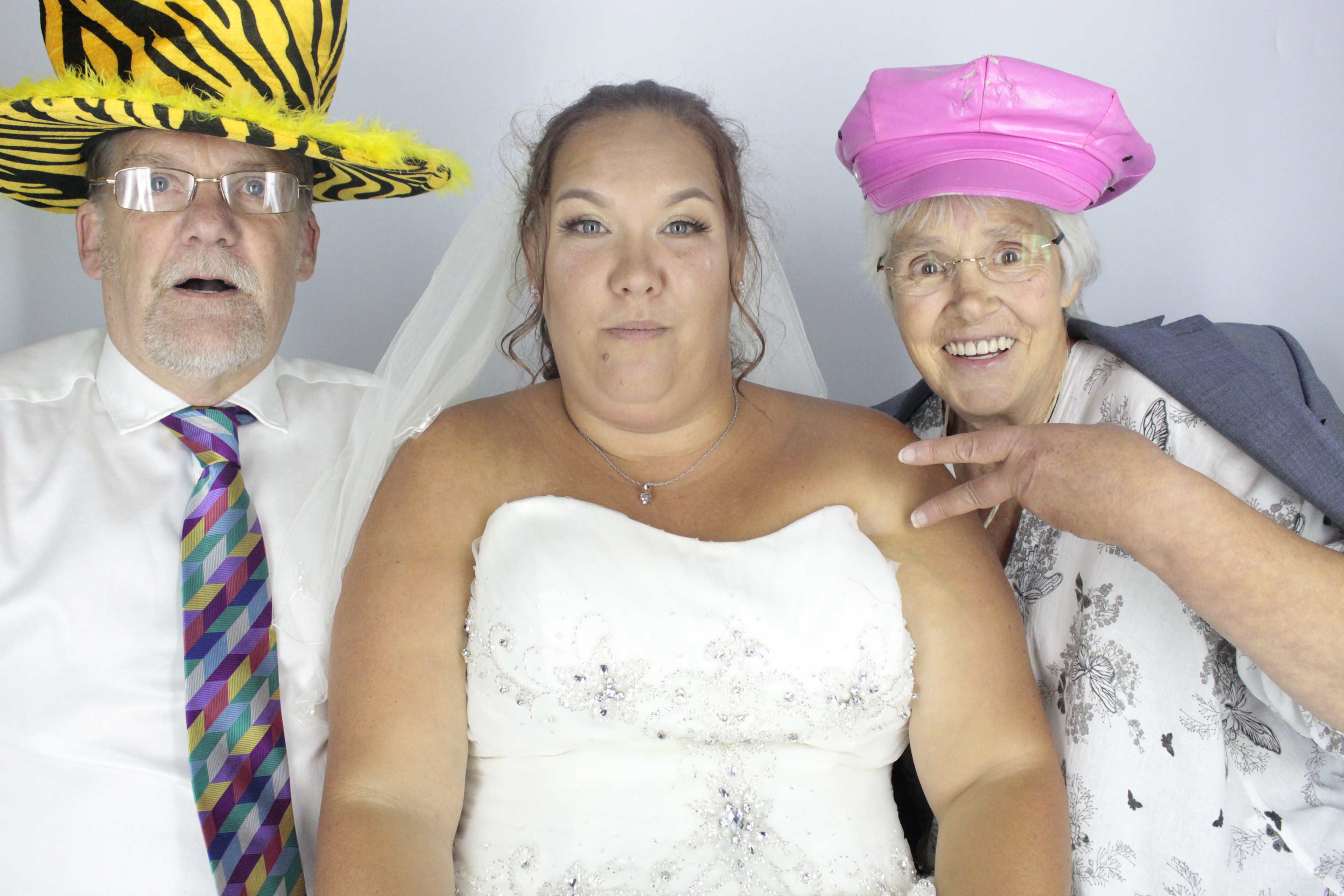  Heather & Daniel's Wedding | View more photos from the event at gallery.myphotoboothexperience.co.uk/u/MyPhotoBoothExperienceLtd/Heather-Daniels-Wedding